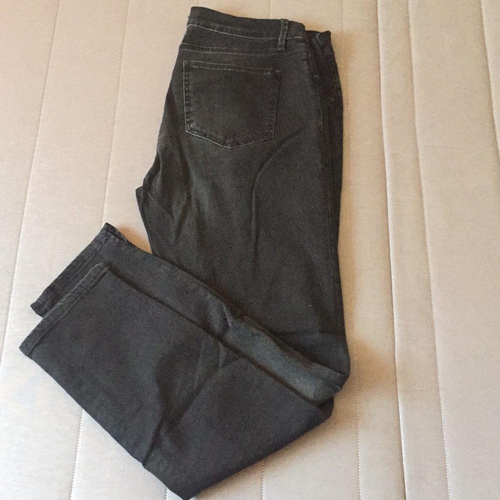 Maternity Zara ankle pant. Mum collection.